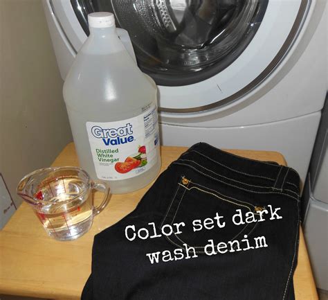 How do you keep black jeans black with vinegar?