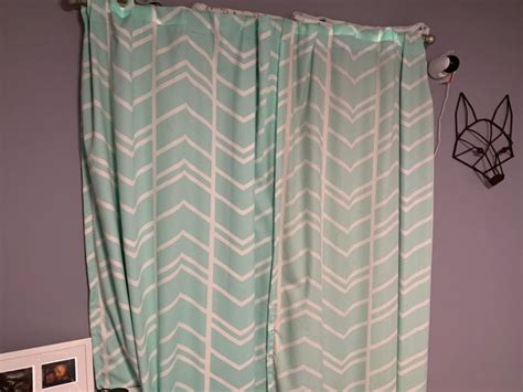 How do you keep curtains closed on the sides?