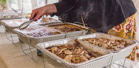 How do you keep food warm for a party without electricity?