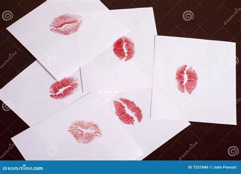 How do you keep lipstick kiss on paper?