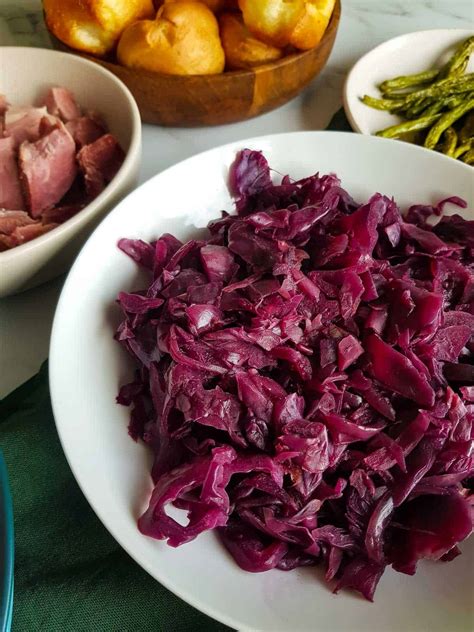 How do you keep red cabbage red?