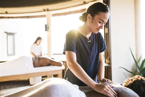 How do you know if a massage therapist likes you?