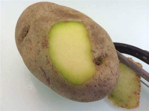 How do you know if a potato is poisonous?