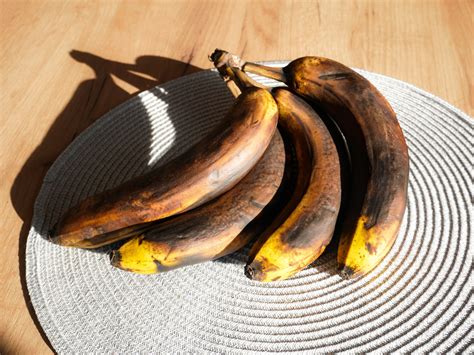 How do you know if bananas are too bad?