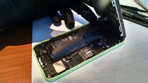 How do you know if your iPhone 11 battery is damaged?