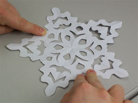 How do you make a 5 point snowflake?