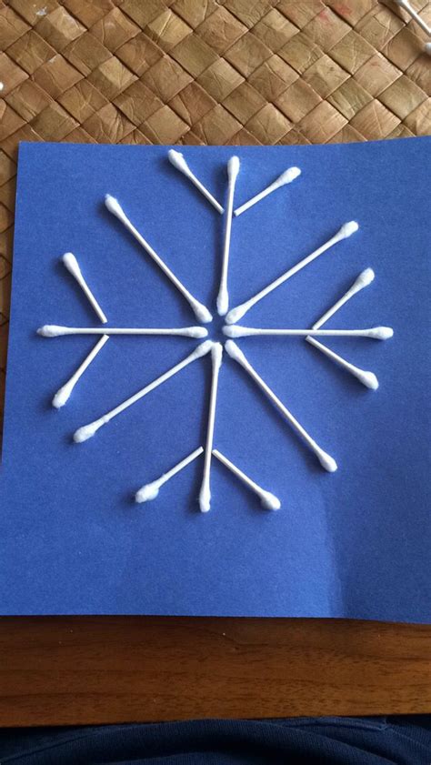 How do you make a snowflake out of Q tips?