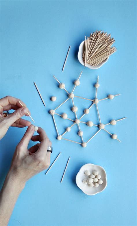 How do you make a snowflake out of toothpicks?