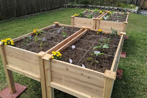 How do you make a wood raised garden bed?