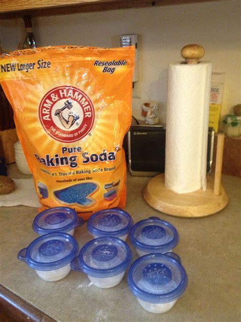 How do you make baking soda moisture absorber?