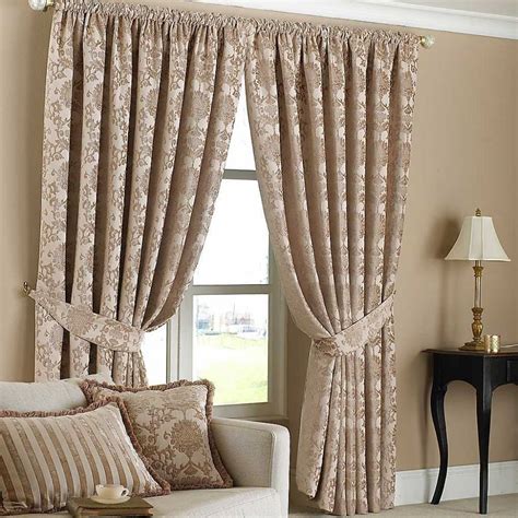 How do you make curtains look elegant?