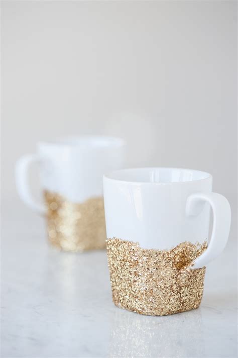 How do you make glitter mugs?