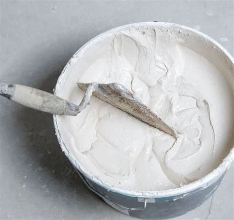 How do you make white concrete at home?