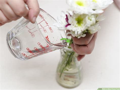How do you make your own flower preservative?