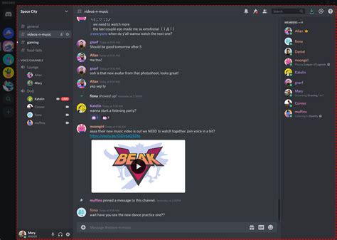 How do you manage a Discord community?