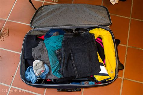 How do you pack a 20kg suitcase?