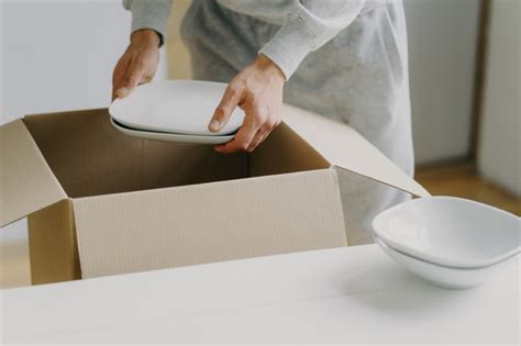 How do you pack dishes without them breaking?