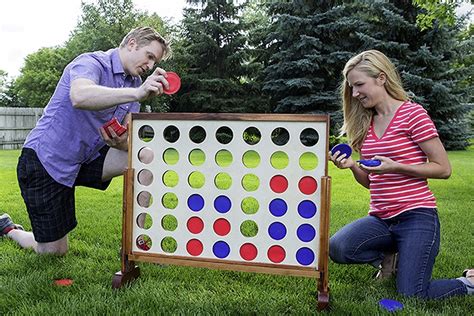 How do you play 4 player connect 4?