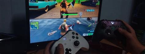 How do you play splitscreen on Fortnite with one controller?