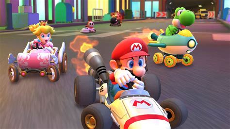 How do you play with friends on Mario Kart app?