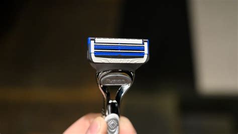 How do you remove a Gillette blade?