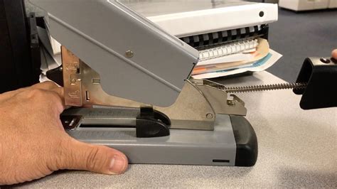 How do you remove heavy duty staplers?