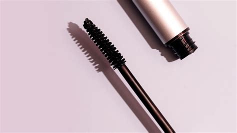 How do you revive expired mascara?