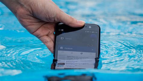 How do you save a phone that fell in sea water?