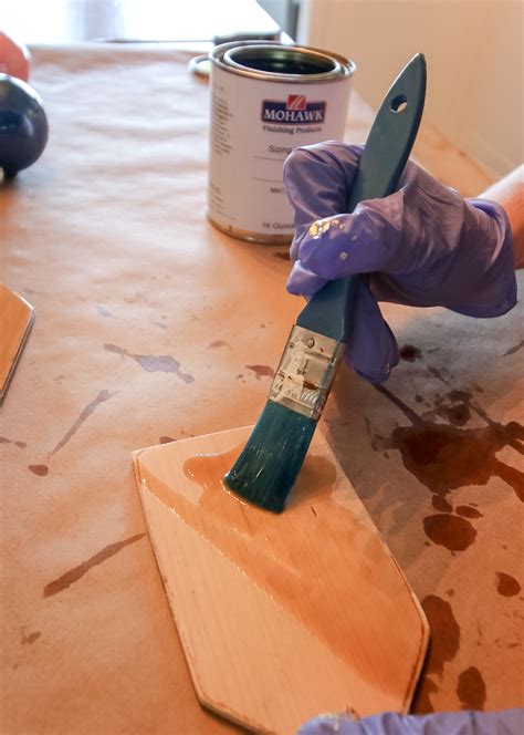 How do you seal wood before varnishing?