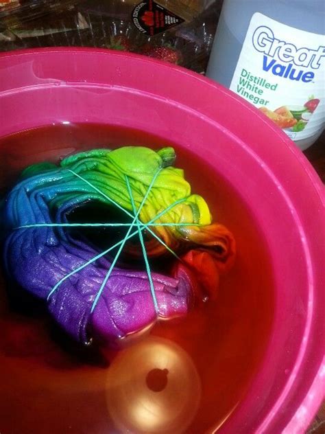 How do you set dye with vinegar and salt?