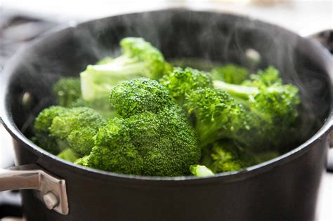 How do you steam broccoli without a colander?