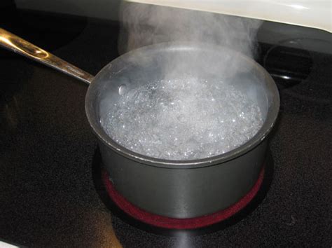 How do you steam with boiling water?