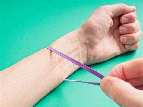 How do you stop bad habits with rubber bands?