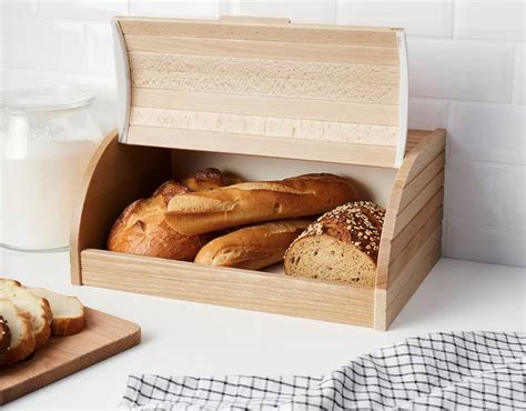 How do you store bread so it doesn't get soggy?