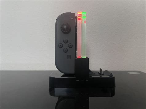 How do you tell if Joy-Cons are fully charged?