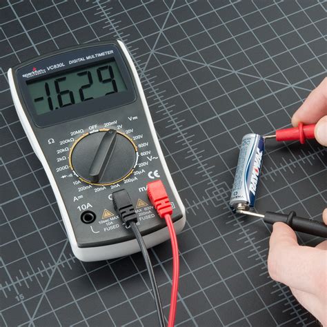 How do you test 12v with a multimeter?