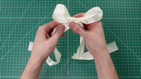 How do you tie a bow with ribbon?