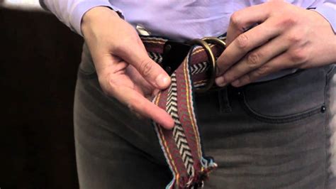 How do you tie a loop belt?