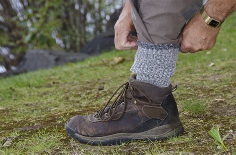 How do you tuck pants into socks for hiking?
