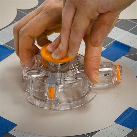 How do you use a Fiskars circle cutter?