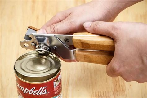 How do you use a can opener UK?