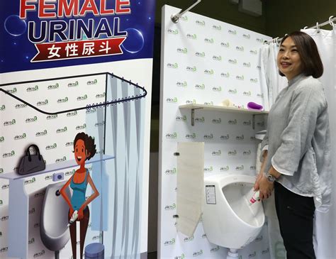 How do you use a female urinal?
