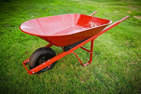 How do you use a wheelbarrow in agriculture?