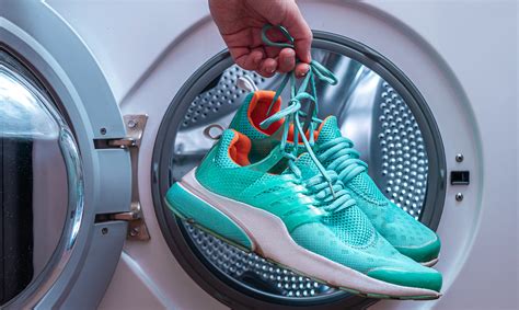 How do you wash sports shoes in the washing machine?