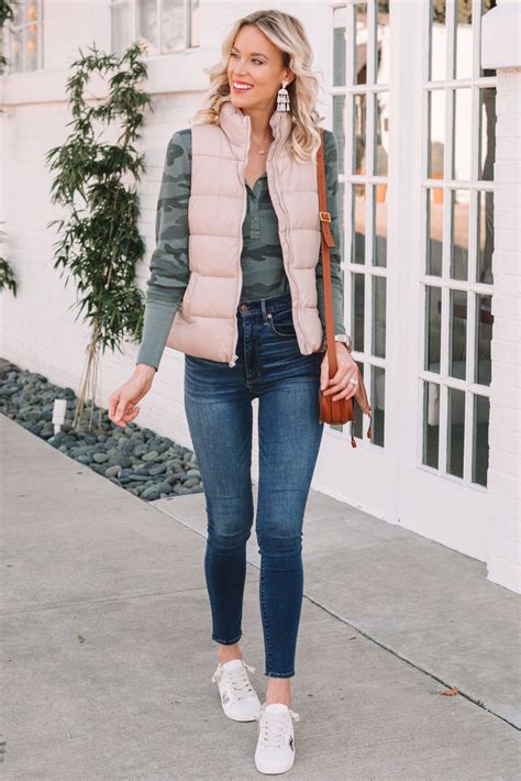 How do you wear a cute vest?