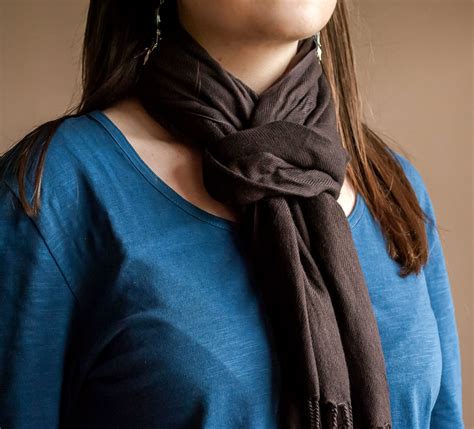 How do you wear a scarf smartly?
