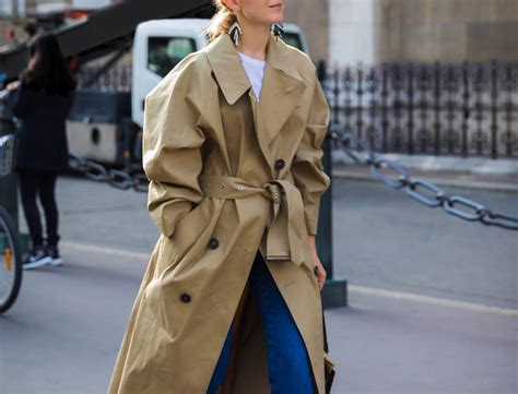 How do you wear a trench coat elegantly?