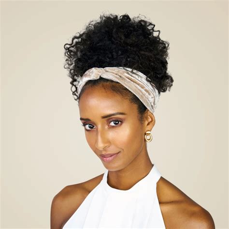 How do you wear headbands with short natural hair?