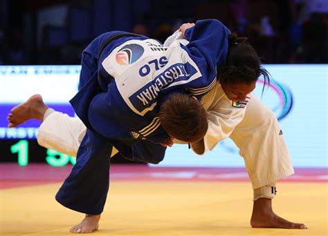 How do you win at judo?