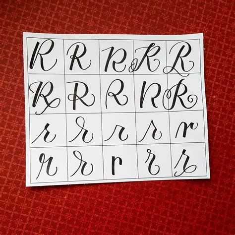 How do you write an R letter?